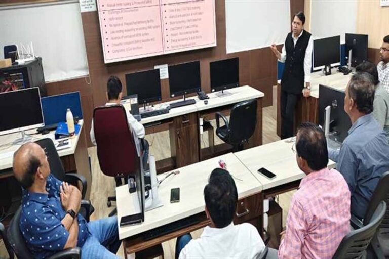 विभिन्न राज्यों के अफसरों ने देखा इंदौर का स्मार्ट मीटरीकरण विभिन्न राज्यों के अफसरों ने देखा इंदौर का स्मार्ट मीटरीकरण