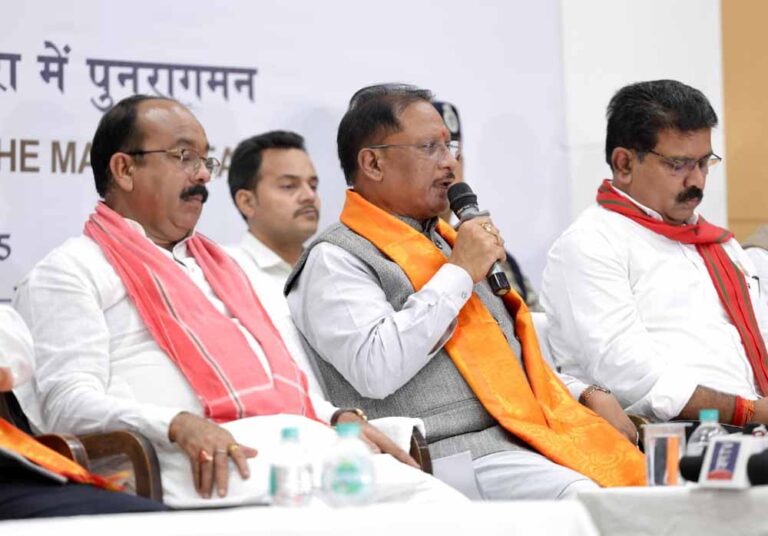 मुख्यमंत्री साय बोले – बस्तर में नए विश्वास और विकास की सुबह — माओवादी कैडर की मुख्यधारा में वापसी मुख्यमंत्री साय बोले – बस्तर में नए विश्वास और विकास की सुबह — माओवादी कैडर की मुख्यधारा में वापसी