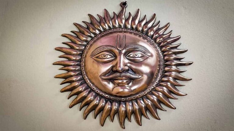 घर और ऑफिस में तांबे का सूरज लगाएं, करें करियर और मान-सम्मान की वृद्धि