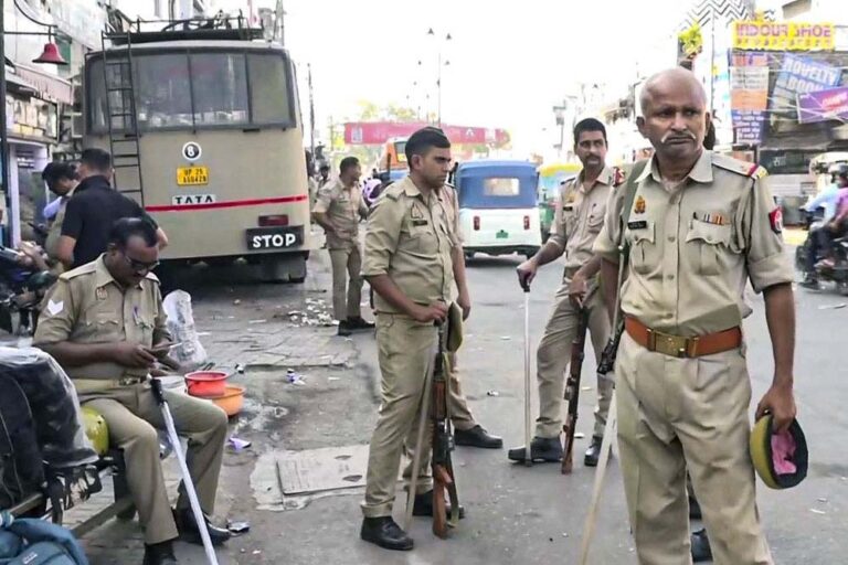 जुमे की नमाज से पहले बरेली में सख्ती, शहर बना छावनी, इंटरनेट सेवा ठप