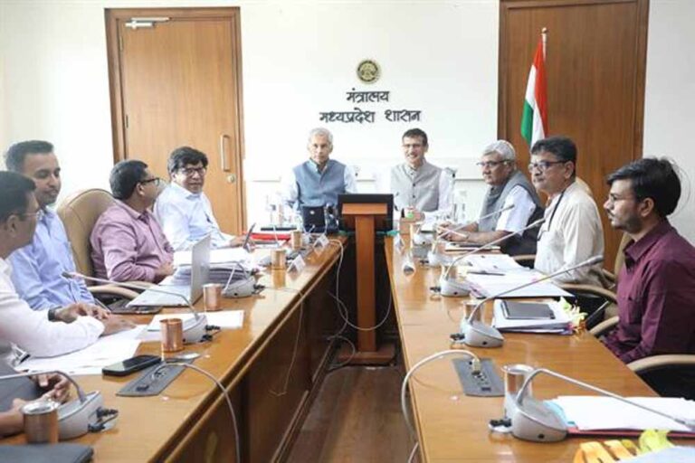 मध्यप्रदेश एवं गुजरात के अधिकारियों के बीच हुई उच्चस्तरीय बैठक मध्यप्रदेश एवं गुजरात के अधिकारियों के बीच हुई उच्चस्तरीय बैठक