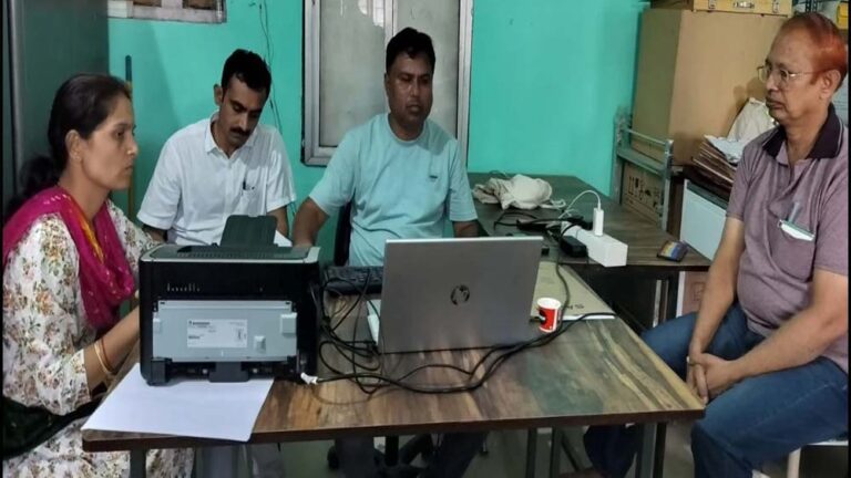 रिश्वत लेते रंगे हाथों पकड़ा गया नेत्र सहायक, टीकमगढ़ में लोकायुक्त ने की बड़ी कार्यवाही