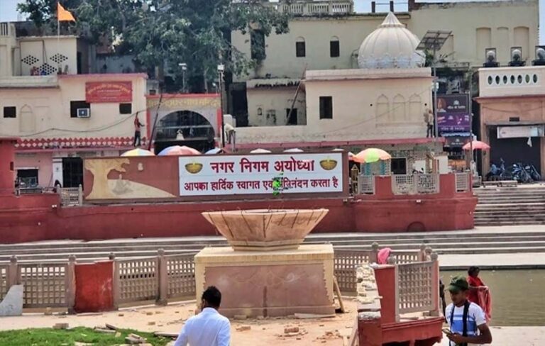 राम नगरी अयोध्या में दिव्यता की नई झलक, राम की पैड़ी पर बन रहे हैं 6 विशाल दीपक