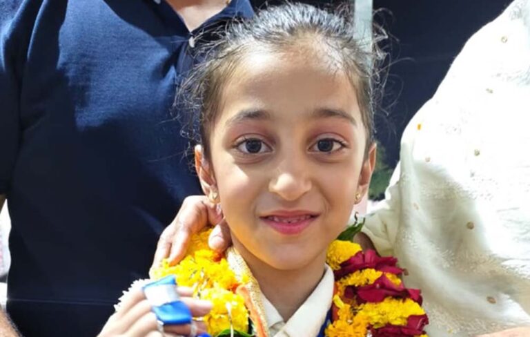 मणिकर्णिका का कमाल! पहली राष्ट्रीय स्पर्धा में इंदौर की बेटी ने हासिल किया स्वर्ण पदक मणिकर्णिका का कमाल! पहली राष्ट्रीय स्पर्धा में इंदौर की बेटी ने हासिल किया स्वर्ण पदक