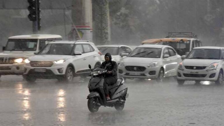 मौसम अपडेट: इन जिलों में आज होगी झमाझम बारिश, सावधान रहें मौसम अपडेट: इन जिलों में आज होगी झमाझम बारिश, सावधान रहें