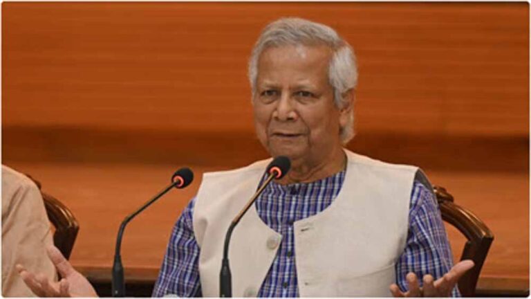 चुनाव से पहले बड़ा झटका: यूनुस की रणनीति फेल, विरोध की लहर तेज़ चुनाव से पहले बड़ा झटका: यूनुस की रणनीति फेल, विरोध की लहर तेज़