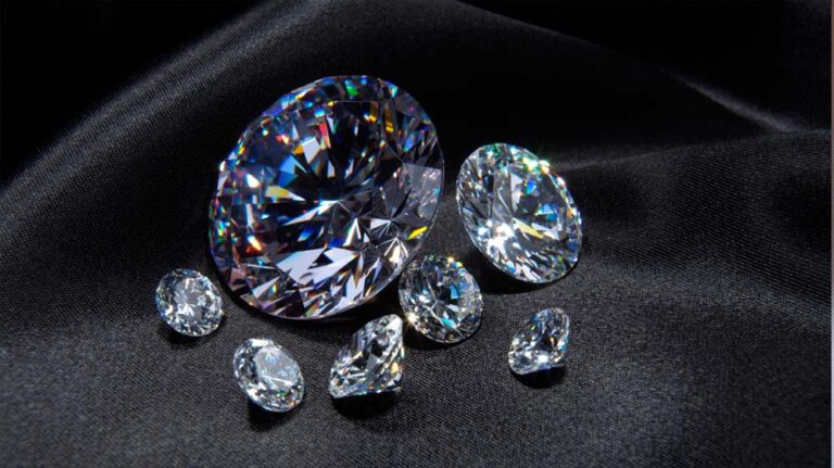 कैलाश कुमार तिवारी की किस्मत चमकी: कृष्णा कल्याणपुर पट्टी से दो हीरे बरामद कैलाश कुमार तिवारी की किस्मत चमकी: कृष्णा कल्याणपुर पट्टी से दो हीरे बरामद