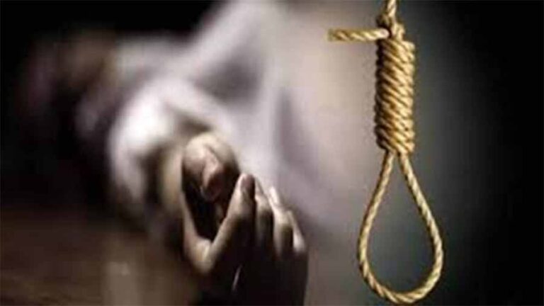 फार्मेसी की छात्रा का सुसाइड, साथियों और स्टाफ में सनसनी फार्मेसी की छात्रा का सुसाइड, साथियों और स्टाफ में सनसनी