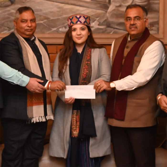 पहली बार बीजेपी को हराने वाले पिता की राह पर, नगरोटा में देवयानी कमल करेंगी मुकाबला पहली बार बीजेपी को हराने वाले पिता की राह पर, नगरोटा में देवयानी कमल करेंगी मुकाबला