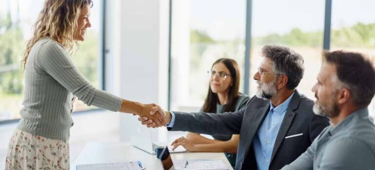 राज्य सरकार का बड़ा ऐलान: विदेश में करें करियर, महीने के 1 लाख+ कमाएँ!