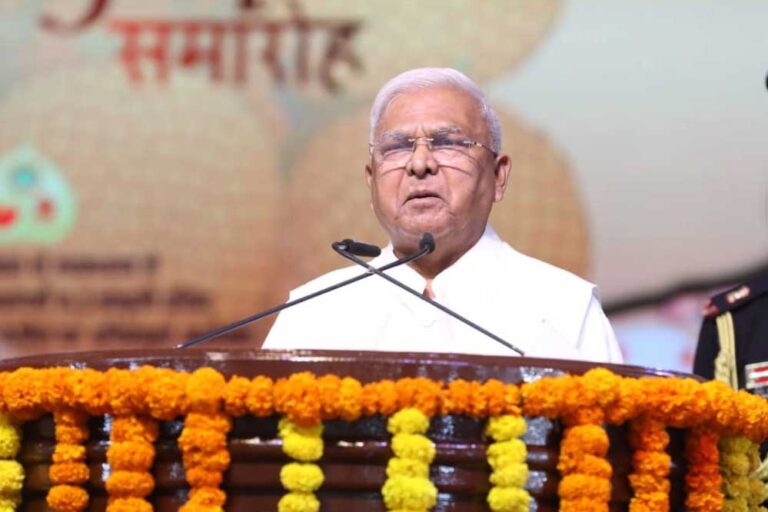 महिलाएं सशक्त व आत्मनिर्भर बनकर अपने परिवार की जिम्मेदारी संभाल रही हैं