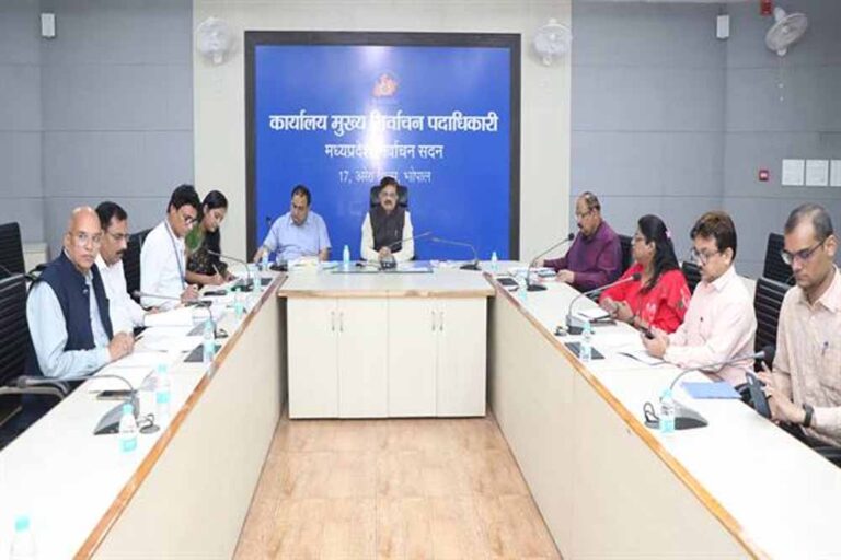 भारत निर्वाचन आयोग के निर्देशों का अधिकारी अनिवार्य रूप से करें पालन भारत निर्वाचन आयोग के निर्देशों का अधिकारी अनिवार्य रूप से करें पालन