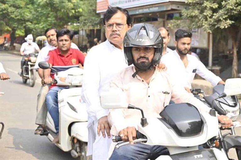 सीवर सफाई और कचरा संग्रहण के कार्य में लापरवाही न बरतें – ऊर्जा मंत्री तोमर सीवर सफाई और कचरा संग्रहण के कार्य में लापरवाही न बरतें – ऊर्जा मंत्री तोमर