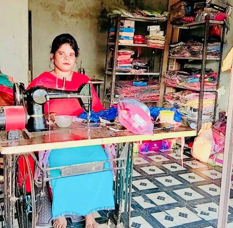 माओवाद प्रभावित क्षेत्र से निकलकर आत्मनिर्भरता की मिसाल बनीं सरोज पोडियाम