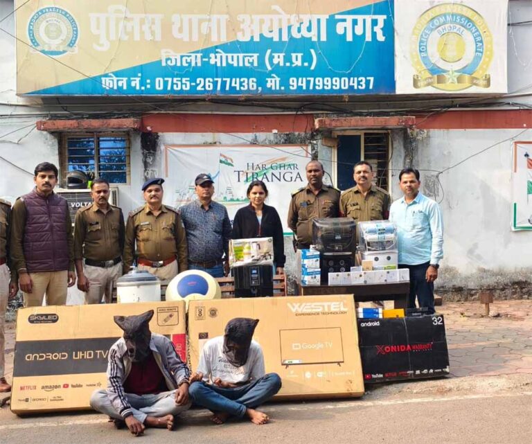 गर्ग इलेक्ट्रॉनिक शोरूम में हुई चोरी का खुलासा, थाना अयोध्यानगर पुलिस ने 02 शातिर नकबजन किए गिरफ्तार