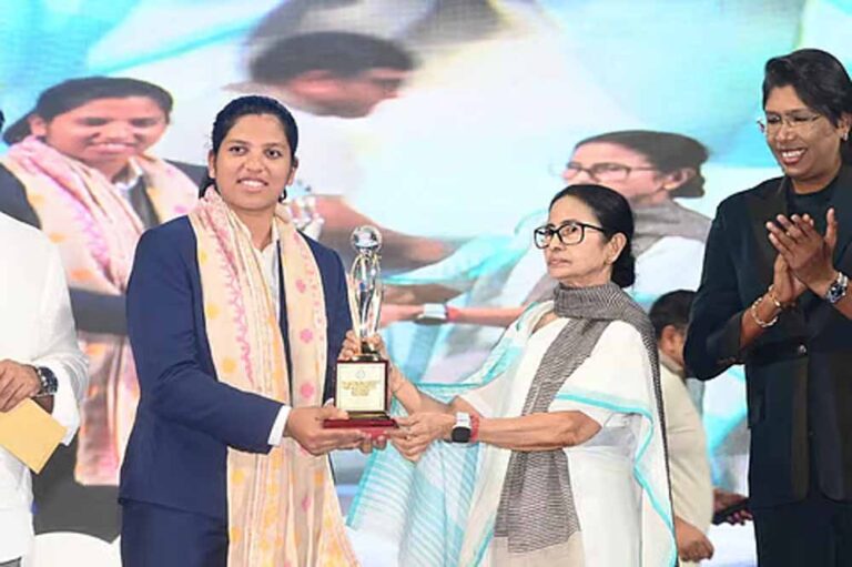 बंगाल की बेटी ऋचा घोष को बड़ा सम्मान: सिलीगुड़ी में बनेगा उनके नाम का स्टेडियम