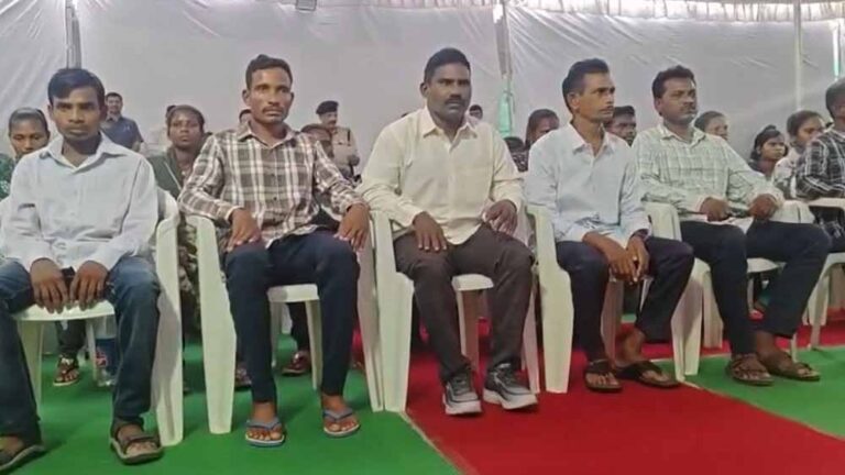 1.40 करोड़ इनामी नक्सली एर्रा सहित 37 माओवादी मुख्यधारा में लौटे, तेलंगाना में बड़ा सरेंडर ऑपरेशन