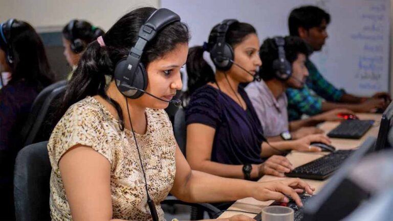 नए श्रमिक कानून से उत्तर प्रदेश के श्रमिकों को सामाजिक सुरक्षा का कवच, महिलाओं को भी नाइट शिफ्ट का अधिकार