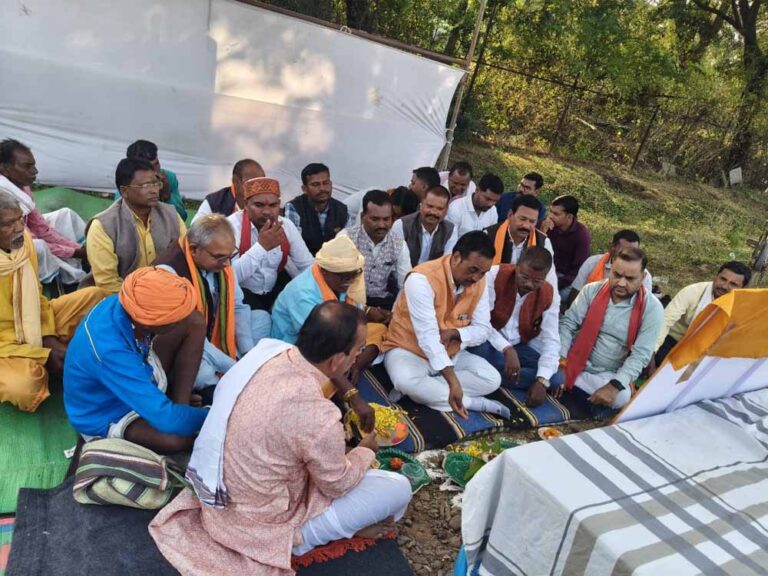 सैगोना में 41.65 लाख की सड़क निर्माण का भूमिपूजन, मुख्यमंत्री गौरव पथ योजना को मिली रफ्तार