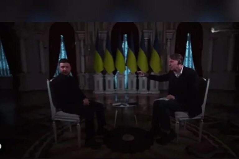 इंटरव्यू में बिजली कटौती के बीच जेलेंस्की ने दिखाया यथार्थ: पत्रकार को कहा – यही सच इंटरव्यू में बिजली कटौती के बीच जेलेंस्की ने दिखाया यथार्थ: पत्रकार को कहा – यही सच