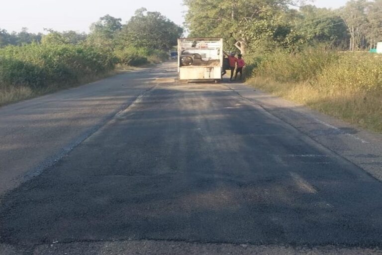 कारीआम-बसंतपुर एवं गौरेला-वेंकटनगर मार्ग का सुधार कार्य तेज़, उपमुख्यमंत्री की घोषणा के बाद प्रशासन सक्रिय