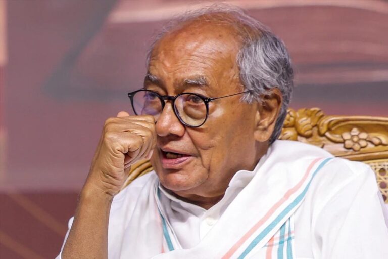 दिग्विजय बोले: पीएम RSS कार्यकर्ता हैं तो दिखाएं मेंबरशिप फार्म, भागवत ने हिंदू धर्म से किया तुलना कर विवाद