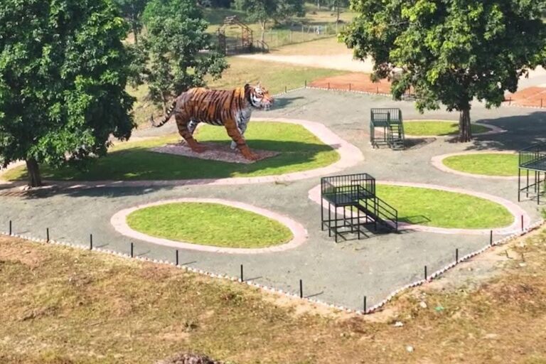 पेंच में बना दुनिया का सबसे बड़ा बाघ स्टैच्यू, मोगली लैंड को पीछे छोड़ा  मध्य प्रदेश में अनावरण: पेंच टाइगर रिजर्व में दुनिया की हाईएस्ट टाइगर प्रतिमा