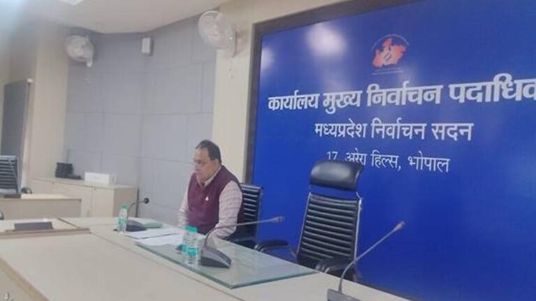 संयुक्त मुख्य निर्वाचन पदाधिकारी जादौन ने एसआईआर के कार्य की समीक्षा कर दिए आवश्यक निर्देश संयुक्त मुख्य निर्वाचन पदाधिकारी जादौन ने एसआईआर के कार्य की समीक्षा कर दिए आवश्यक निर्देश