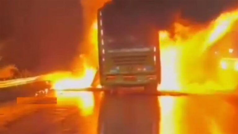 मक्का-मदीना मार्ग पर बस और टैंकर की टक्कर, भीषण आग में 42 भारतीयों की मौत