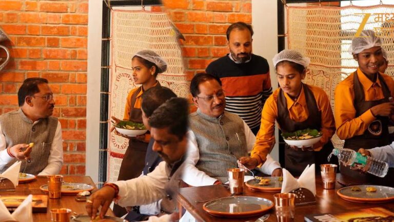 सरेंडर्ड नक्सलियों को मिली फूड ट्रेनिंग, बस्तर में चलेंगे कैफे; CM साय ने पहले दिन किया फूड ऑर्डर