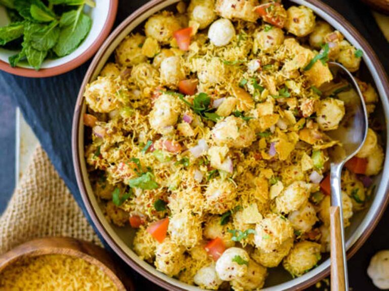 फास्ट, फिट और फ्लेवरफुल: घर पर ट्राय करें ये आसान मखाना भेल रेसिपी