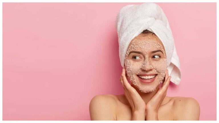 त्वचा बनेगी दमकती और स्मूद: आज़माएँ ये 5 नेचुरल बॉडी स्क्रब्स