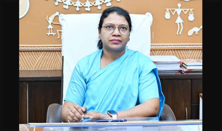 कलेक्टर का दौरा: निमधा आदिवासी छात्रावास में व्यवस्थाओं का लिया जायज़ा