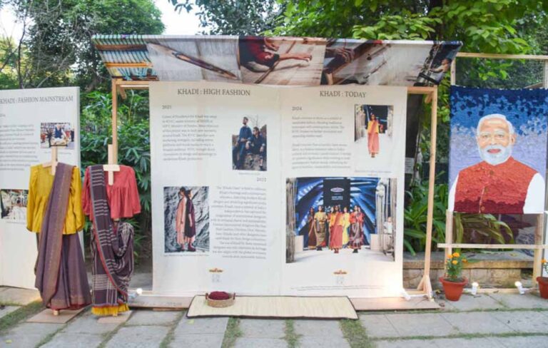 लखनऊ में 10 दिवसीय खादी महोत्सव, 160 से अधिक उद्यमियों के स्टॉल, हस्तशिल्प और स्वदेशी उद्योगों को मिलेगी नई उड़ान लखनऊ में 10 दिवसीय खादी महोत्सव, 160 से अधिक उद्यमियों के स्टॉल, हस्तशिल्प और स्वदेशी उद्योगों को मिलेगी नई उड़ान