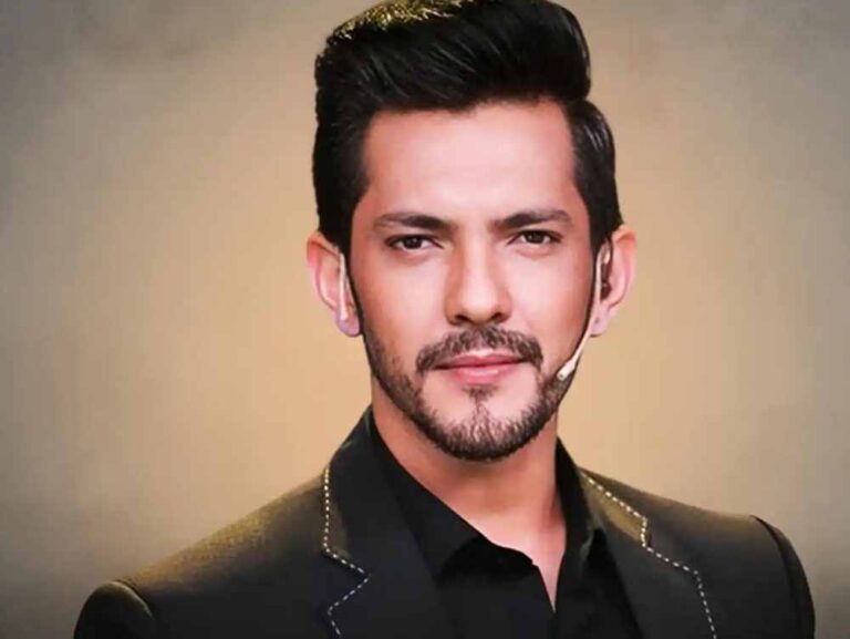 आदित्य नारायण बोले — जो मोबाइल से जीते, वो ज़िंदगी से हारते हैं