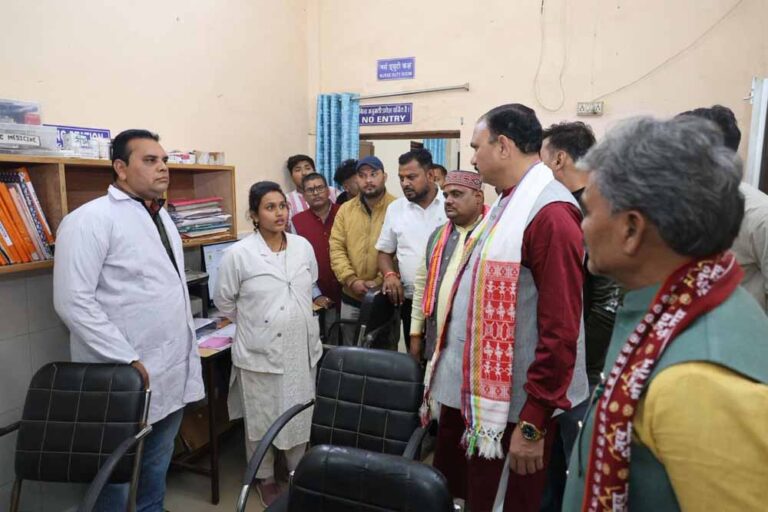 सामुदायिक स्वास्थ्य सेवाओं का जायजा, स्वास्थ्य मंत्री ने किया साजा केंद्र का निरीक्षण