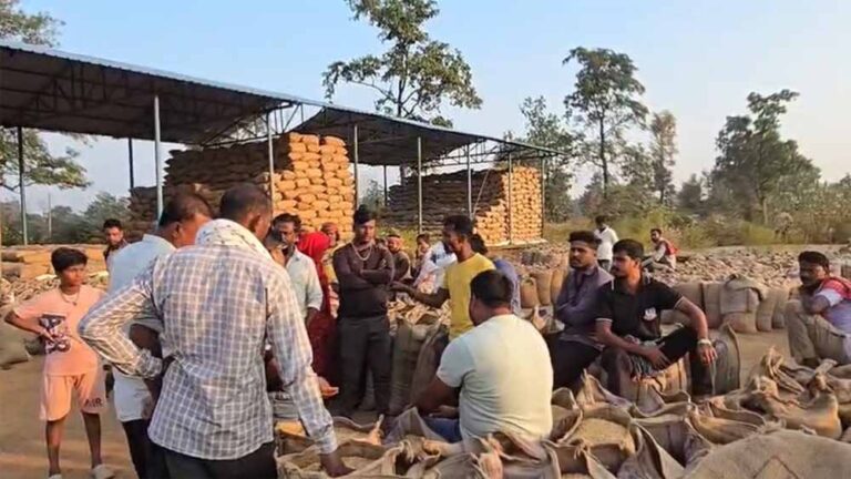 किसानों के धान पर ‘कांटा घोटाला’, मामला खुलते ही खरीदी प्रक्रिया तत्काल बंद