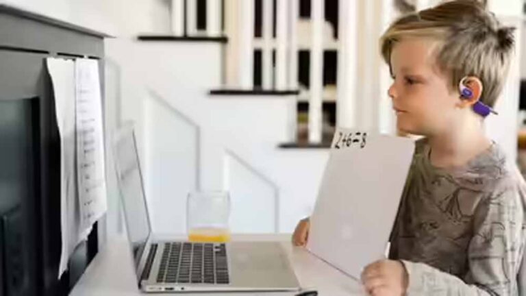 किड्स ईयरबड्स लॉन्च: सेफ्टी और मज़ेदार फीचर्स के साथ आया यह नया गैजेट