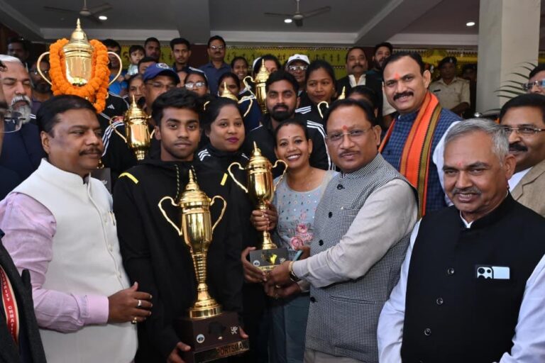 मुख्यमंत्री ने ऑल इंडिया फ़ॉरेस्ट स्पोर्ट्स मीट के विजेताओं से मिलकर दी शुभकामनाएँ