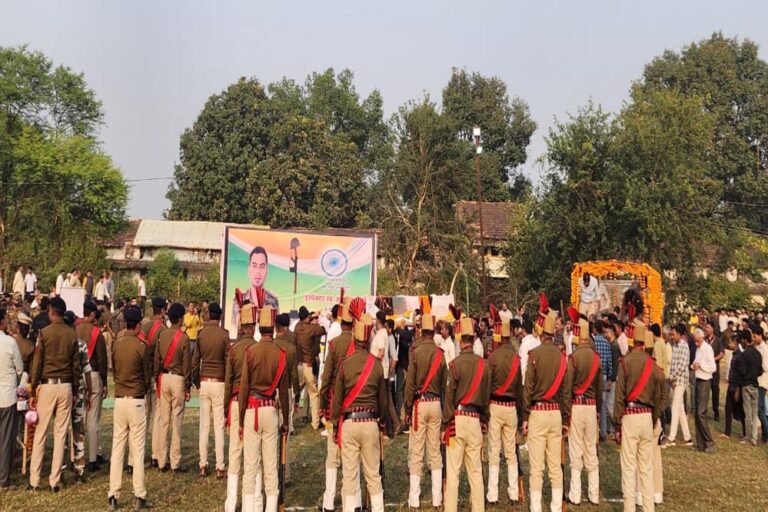 शहीद इंस्पेक्टर आशीष शर्मा को अंतिम विदाई, प्रहलाद पटेल ने भावपूर्ण श्रद्धांजलि अर्पित की शहीद इंस्पेक्टर आशीष शर्मा को अंतिम विदाई, प्रहलाद पटेल ने भावपूर्ण श्रद्धांजलि अर्पित की