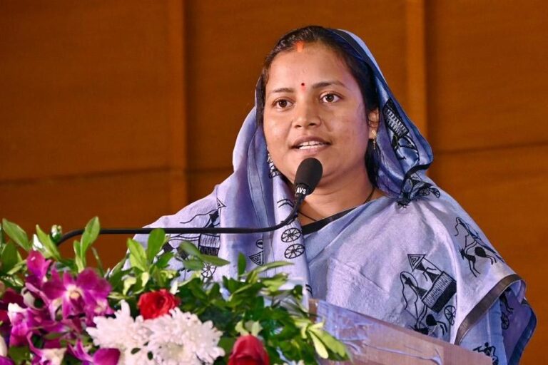 मंत्री श्रीमती लक्ष्मी राजवाड़े ने बच्चों को पारिवारिक वातावरण देने समाज से किया आह्वान