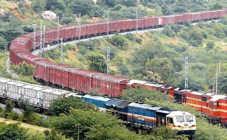 भारतीय अर्थव्यवस्था की मजबूती दिखाते आंकड़े, रेलवे का फ्रेट 1 बिलियन टन के पार भारतीय अर्थव्यवस्था की मजबूती दिखाते आंकड़े, रेलवे का फ्रेट 1 बिलियन टन के पार