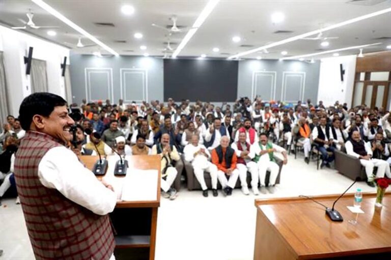 किसानों की समृद्धि प्राथमिकता: मुख्यमंत्री डॉ. यादव ने जताई सरकार की संवेदनशीलता किसानों की समृद्धि प्राथमिकता: मुख्यमंत्री डॉ. यादव ने जताई सरकार की संवेदनशीलता