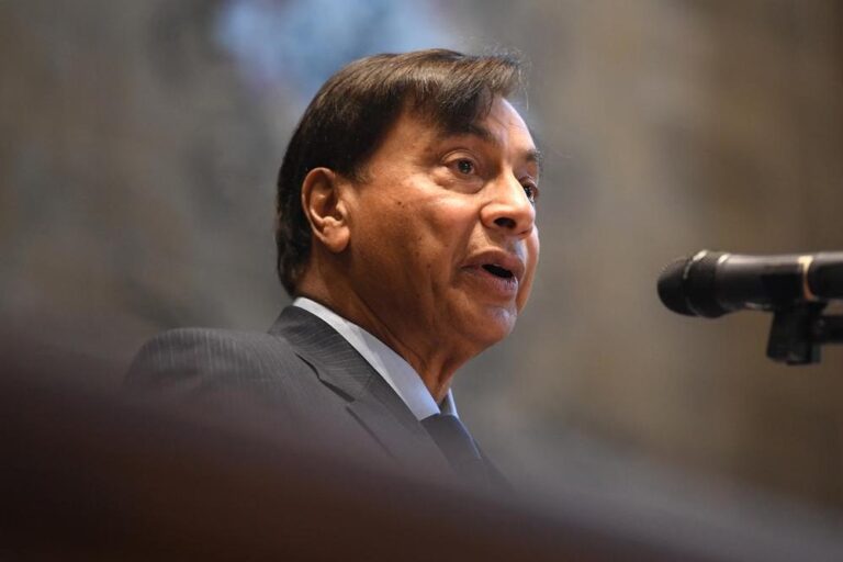 ब्रिटेन छोड़ने की तैयारी में भारतीय अरबपति लक्ष्मी निवास मित्तल, सुपर रिच टैक्स बना कारण