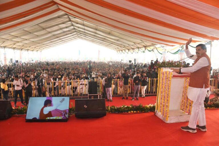 श्यामा प्रसाद मुखर्जी स्टेडियम में CM मोहन यादव का ऐलान, भोपाल को मिला नया स्टेडियम और खिलाड़ियों को विशेष दर्जा श्यामा प्रसाद मुखर्जी स्टेडियम में CM मोहन यादव का ऐलान, भोपाल को मिला नया स्टेडियम और खिलाड़ियों को विशेष दर्जा