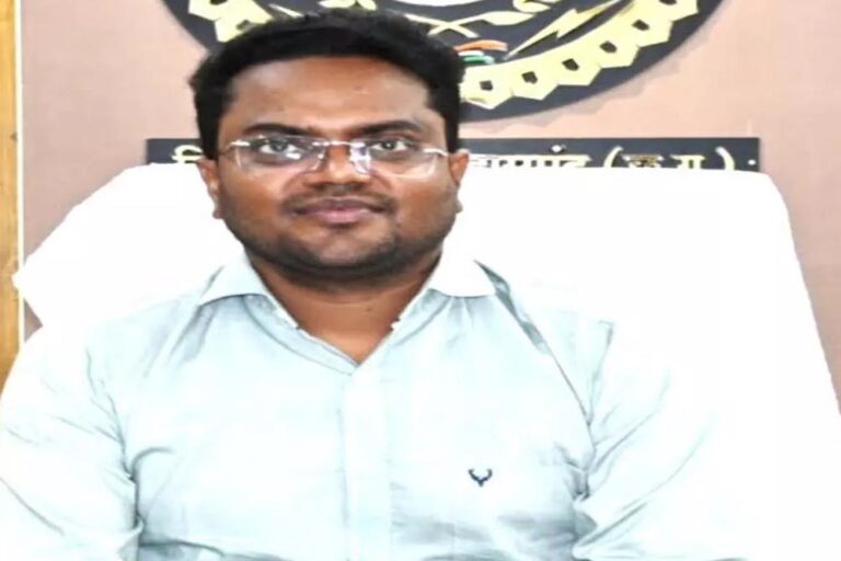 महासमुंद : सीईओ श्री हेमंत नंदनवार ने जन चौपाल में सुनी लोगों की मांग एवं समस्याएं