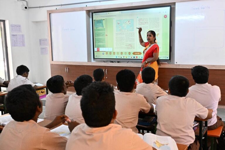 सरकारी स्कूलों में स्मार्ट क्लास और कंप्यूटर लैब की सुविधा, छत्तीसगढ़ में नई पहल