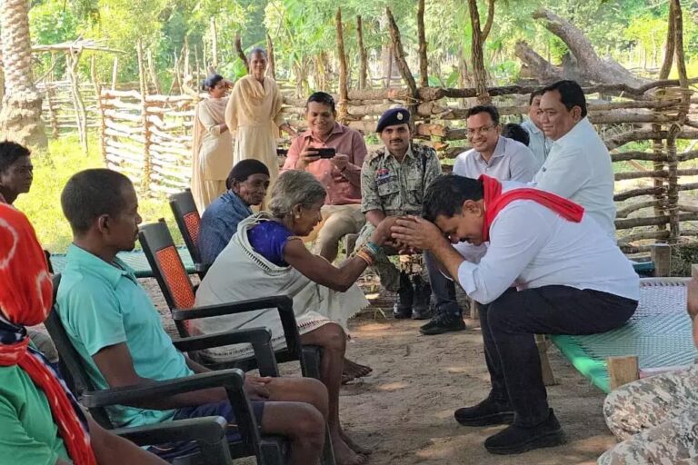 डेप्युटी CM ने हिड़मा की मां से की लंच मुलाकात, नक्सलियों के नेता ने सरेंडर पर सोचा