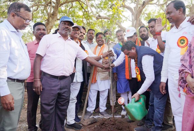 रायपुर: वनमंत्री केदार कश्यप ने कहा—सरदार पटेल का योगदान अविस्मरणीय, बस्तर में 15 किमी एकता मार्च सम्पन्न रायपुर: वनमंत्री केदार कश्यप ने कहा—सरदार पटेल का योगदान अविस्मरणीय, बस्तर में 15 किमी एकता मार्च सम्पन्न