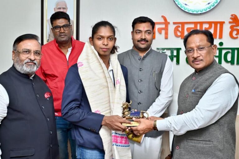 विश्व कप स्टार संजू देवी को CM साय की बधाई—रायपुर में किया सम्मानित